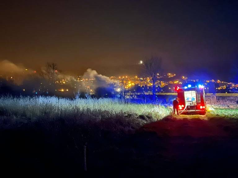 Požar deponija u Starom toku rijeke Orljave