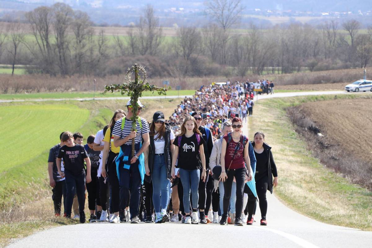 Održan 23. Križni put mladih Požeške biskupije pod geslom „Ja sam Put i Istina i Život“