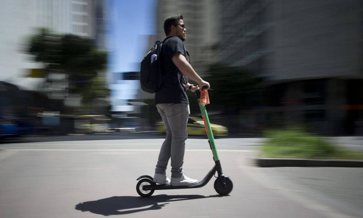 STIŽU NOVA PRAVILA ZA ELEKTRIČNE ROMOBILE: Kaciga će postati neizostavni dio vožnje...