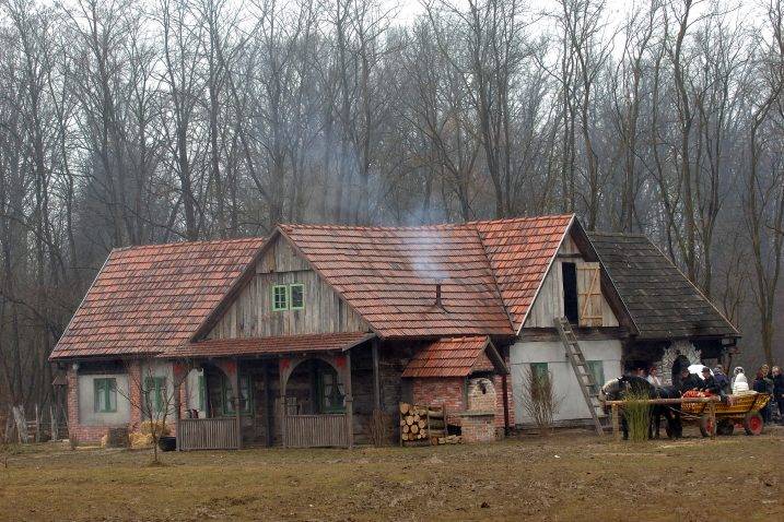 Evo kakav se kaos dogodi kad se muž, žena i njen mlađi ljubavnik nađu na farmi