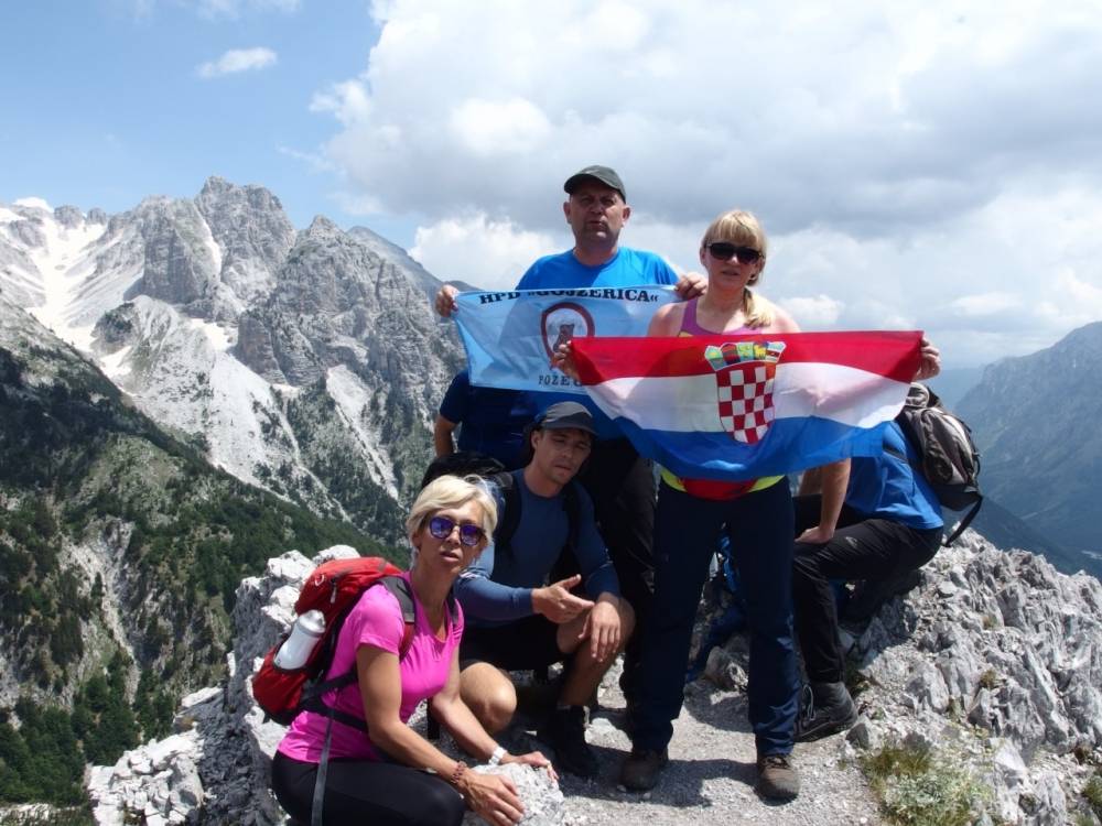 Planinari HPD Gojzerica u Albaniji na vrhu Maja Jezerce