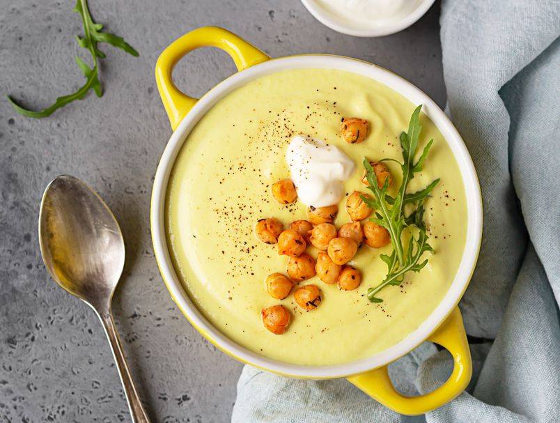 Jaja, jogurt i slanutak: Brzi recept za gustu juhu od koje ćete pucati od snage