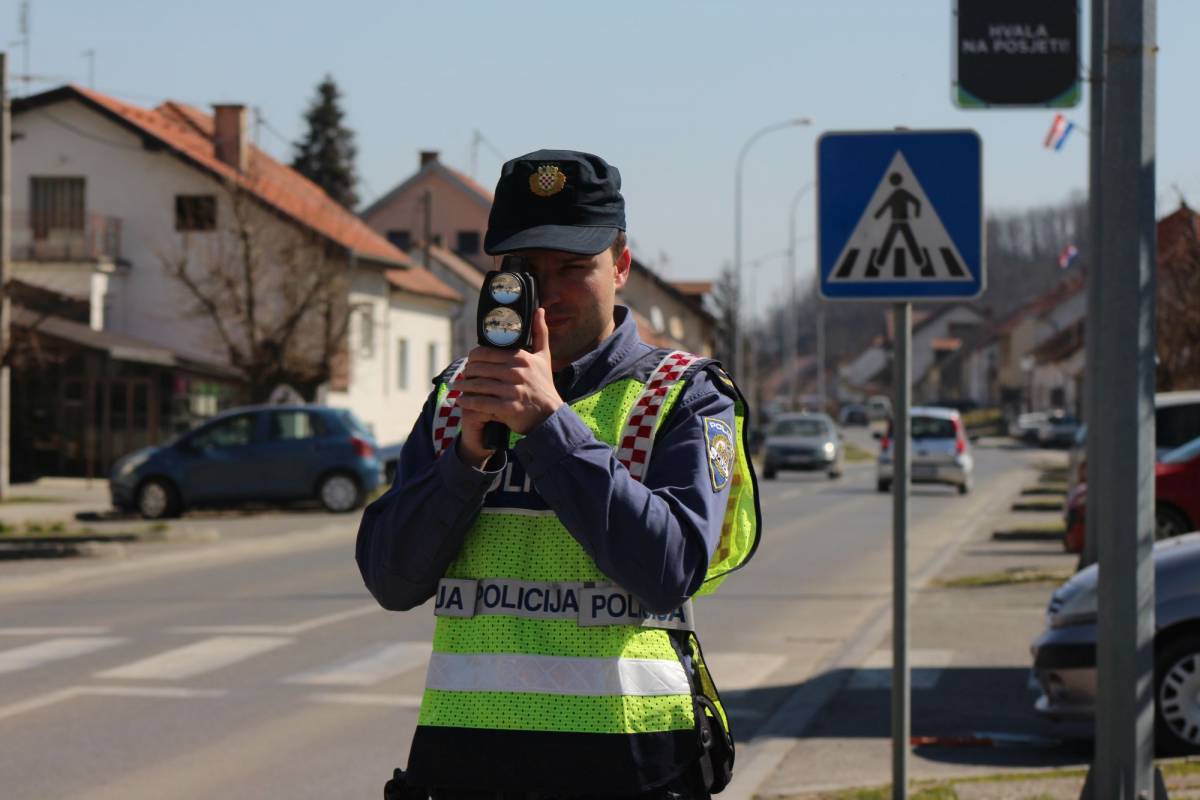 OPREZ: Policijski službenici će tijekom nadolazećeg vikenda provoditi pojačane aktivnosti nadzora prometa