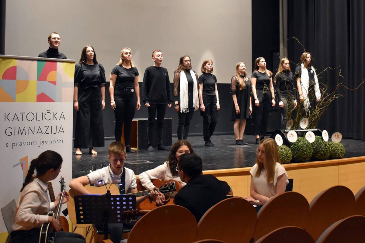 Svečana akademija povodom 15. obljetnice Katoličke gimnazije u Požegi