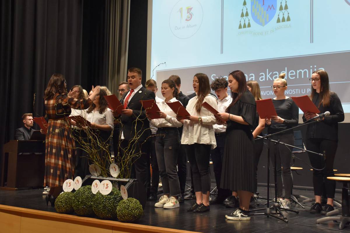 Svečana akademija povodom 15. obljetnice Katoličke gimnazije u Požegi