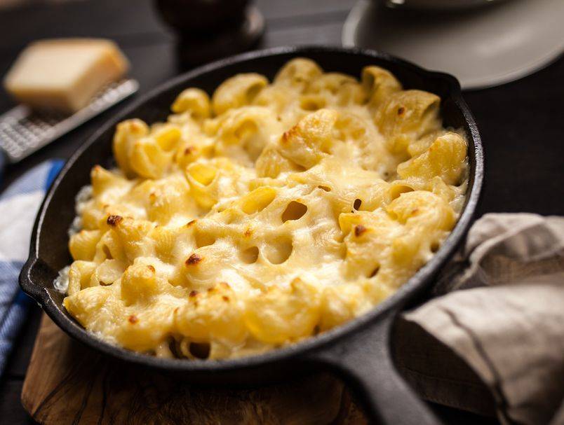 Zapečeni makaroni s 3 vrste sira koje se pripremaju u jednoj tavi
