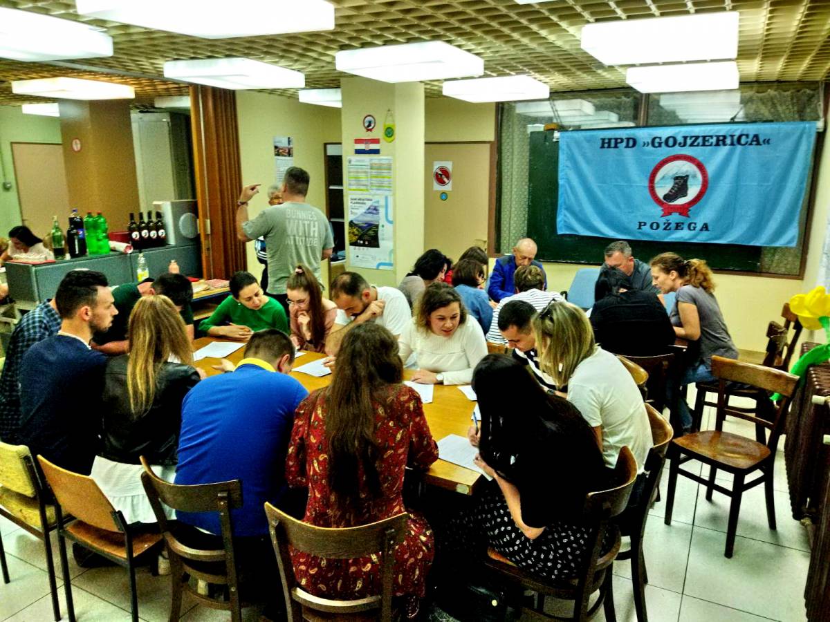 Završila je 4. Opća planinarska škola u HPD Gojzerica Požega