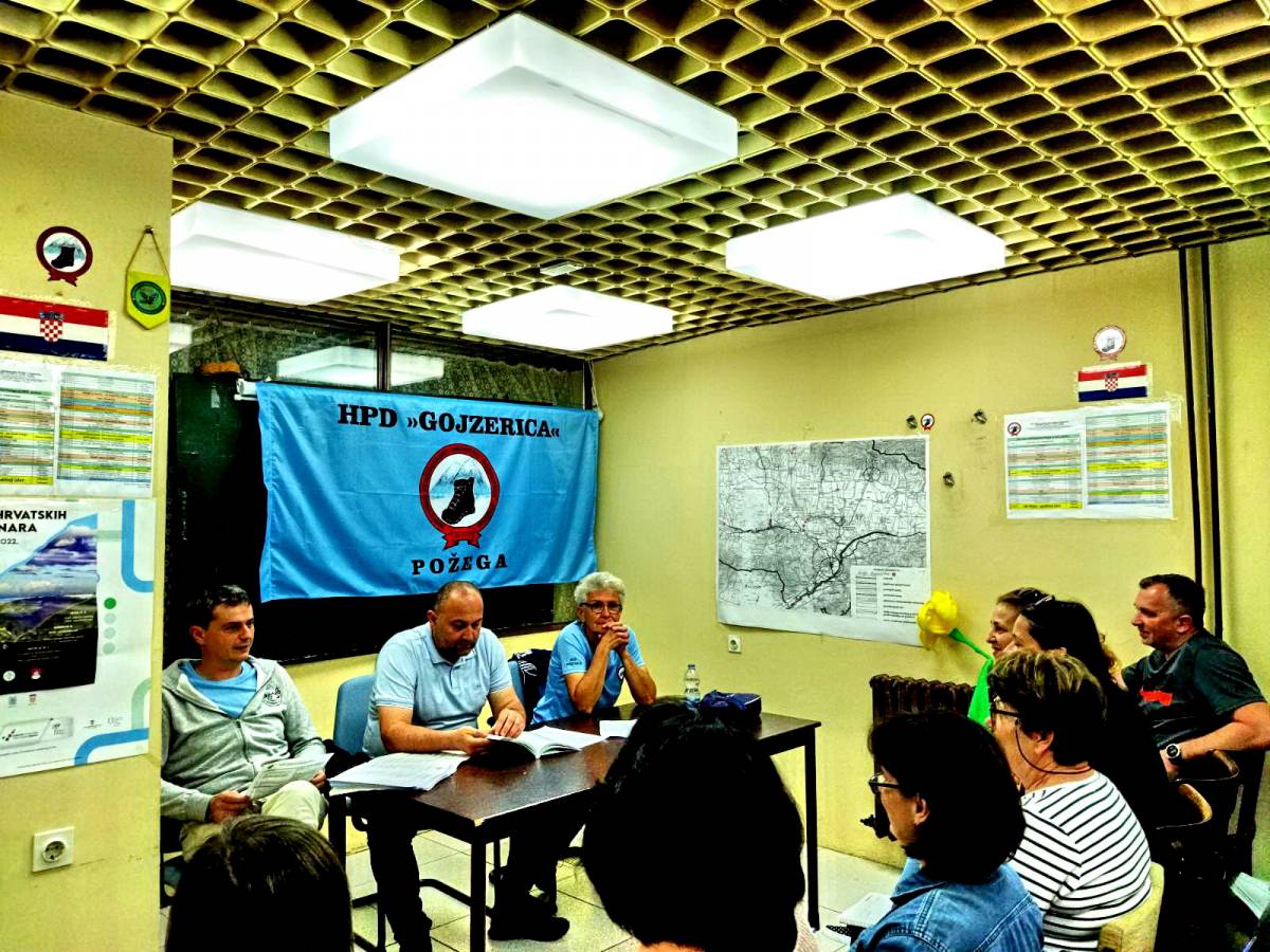 Završila je 4. Opća planinarska škola u HPD Gojzerica Požega