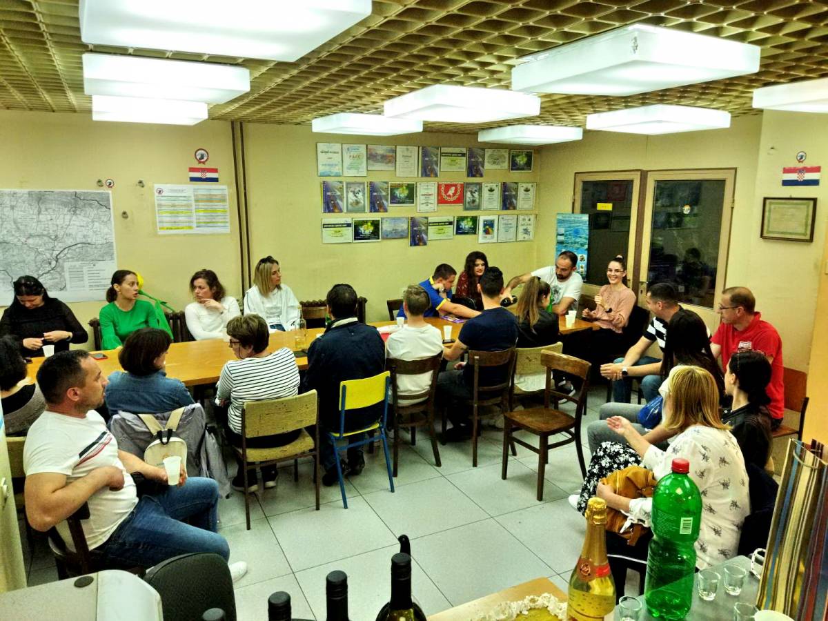 Završila je 4. Opća planinarska škola u HPD Gojzerica Požega