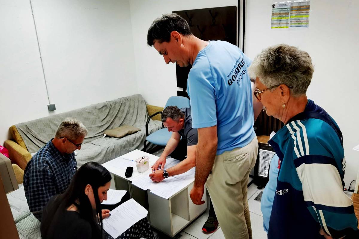 Završila je 4. Opća planinarska škola u HPD Gojzerica Požega