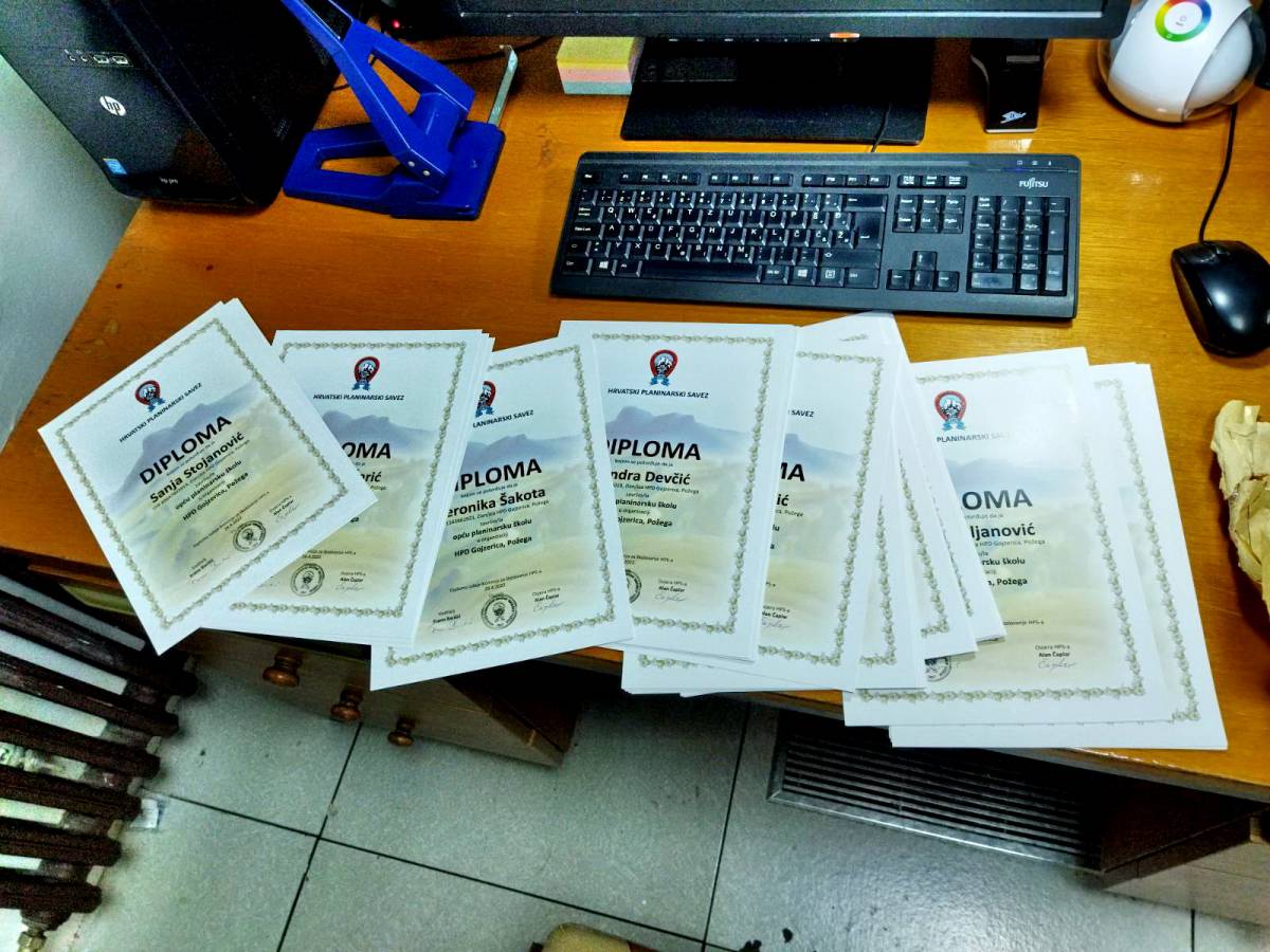 Završila je 4. Opća planinarska škola u HPD Gojzerica Požega