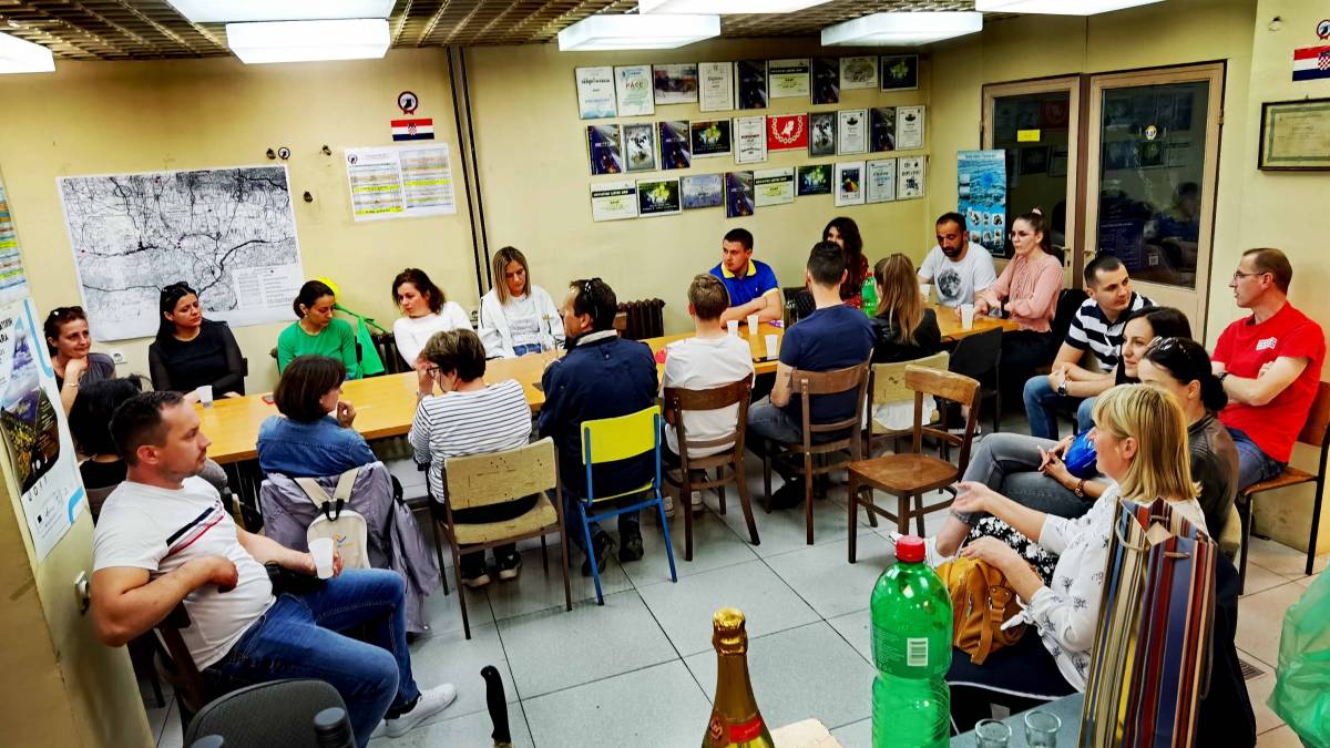 Završila je 4. Opća planinarska škola u HPD Gojzerica Požega