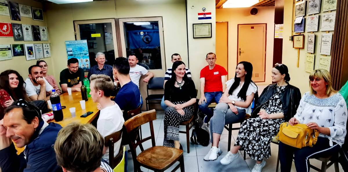 Završila je 4. Opća planinarska škola u HPD Gojzerica Požega