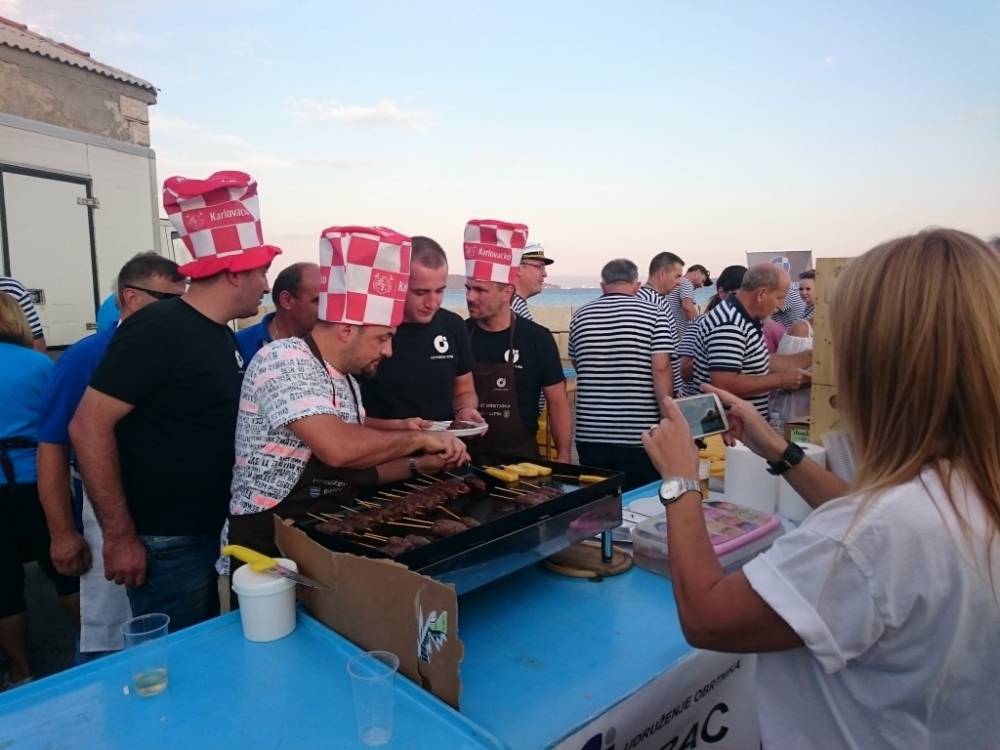 VEČER HRVATSKIH DELICIJA: Obrtnici Lipika i Pakraca gostovali u Kaštelima