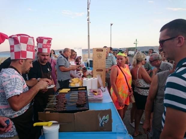 VEČER HRVATSKIH DELICIJA: Obrtnici Lipika i Pakraca gostovali u Kaštelima