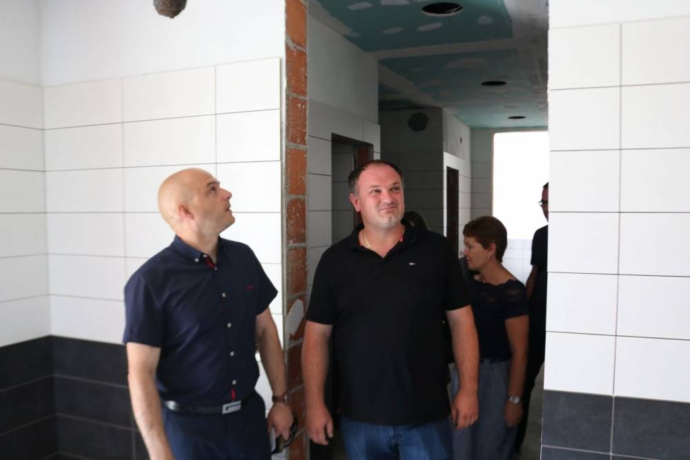 Gradonačelnik obišao radove na OŠ D. Cesarić, ʺNesposobni i ljubomorni slobodno mogu i dalje pisati kaznene prijave jer meni je to poticaj višeʺ
