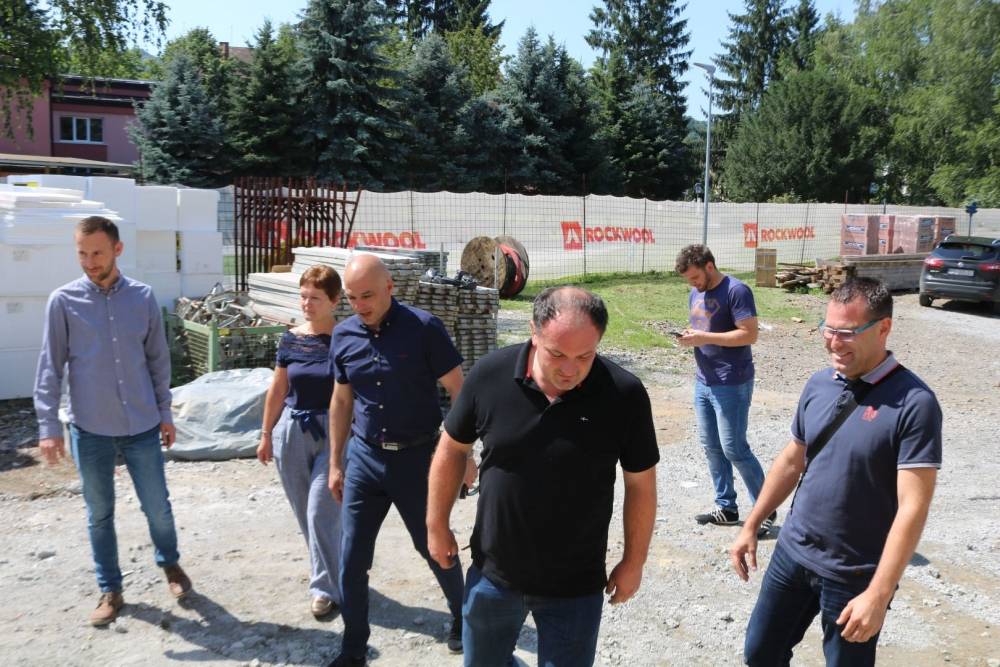 Gradonačelnik obišao radove na OŠ D. Cesarić, ʺNesposobni i ljubomorni slobodno mogu i dalje pisati kaznene prijave jer meni je to poticaj višeʺ