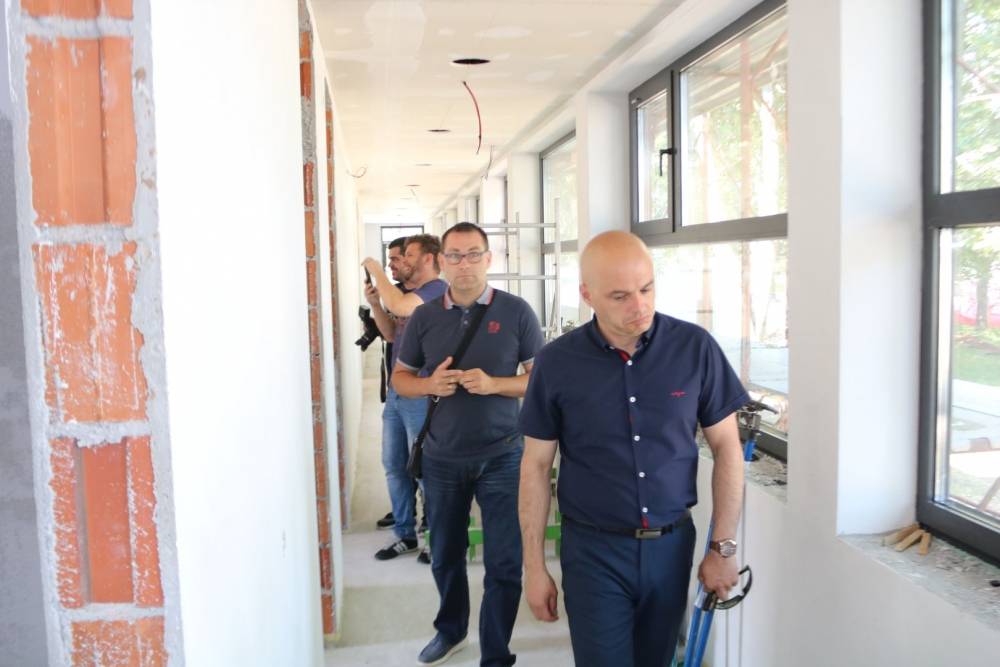 Gradonačelnik obišao radove na OŠ D. Cesarić, ʺNesposobni i ljubomorni slobodno mogu i dalje pisati kaznene prijave jer meni je to poticaj višeʺ