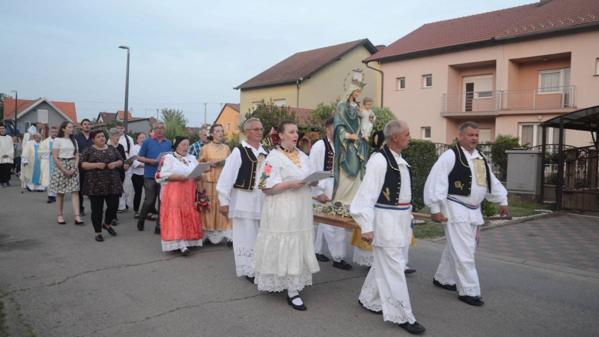 Biskup Večerin na proslavi blagdana Marije Pomoćnice kršćana u Slavonskom Brodu
