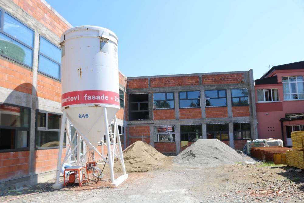 Gradonačelnik obišao radove na OŠ D. Cesarić, ʺNesposobni i ljubomorni slobodno mogu i dalje pisati kaznene prijave jer meni je to poticaj višeʺ