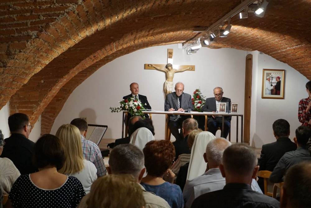 Promocija knjige »Križni put« Mate Nosića u Požegi