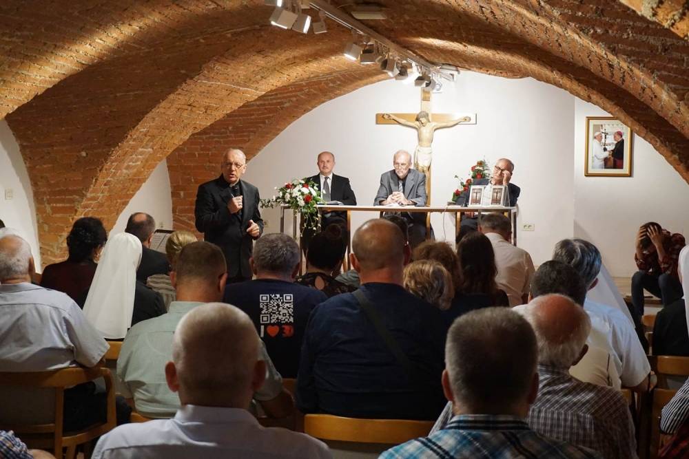 Promocija knjige »Križni put« Mate Nosića u Požegi