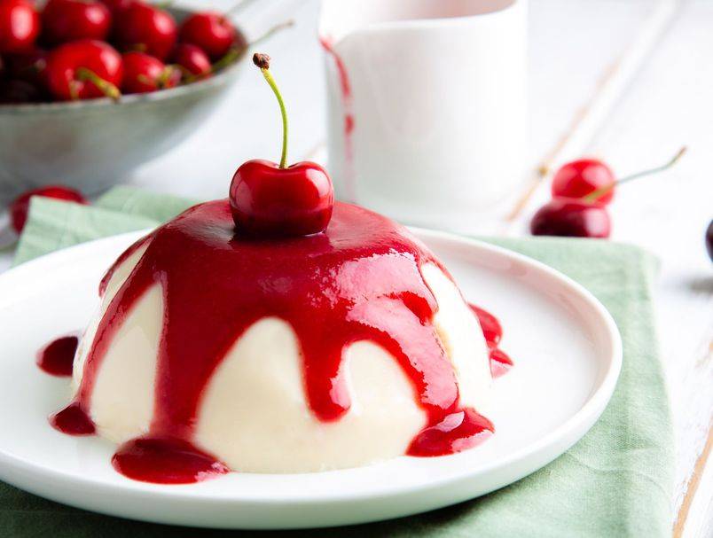 Recept za omiljeni talijanski desert: Panna Cotta s trešnjama gotova je za 15 minuta