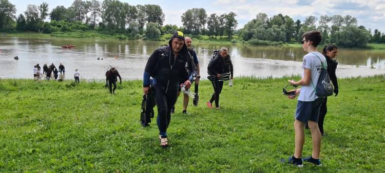 Požeški ronioci sudjelovali u ekološkoj akciji čišćenja dna i obale Save - Eko kamp ʺSava Slavonski Brod 2022.ʺ