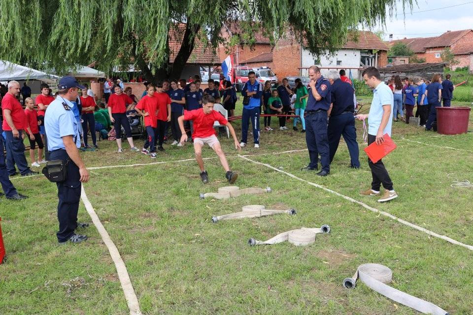 150 mladih, budućih vatrogasaca demonstriralo vještinu