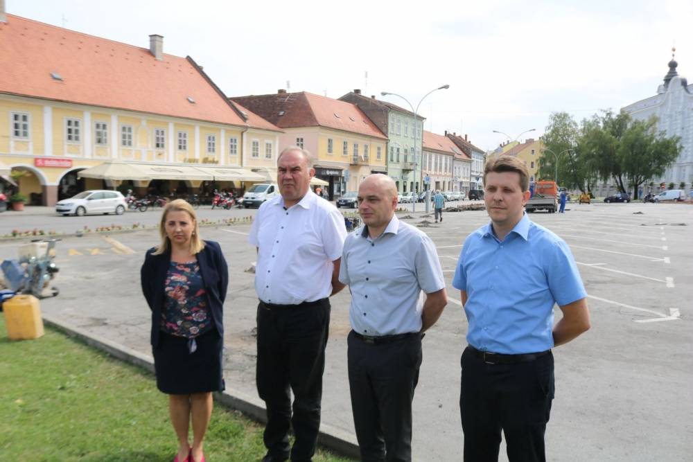 Započeli radovi na uređenju Trga Sv. Trojstva