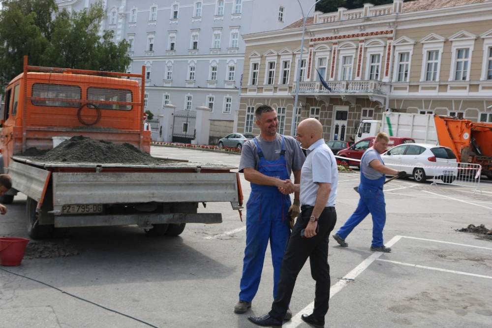 Započeli radovi na uređenju Trga Sv. Trojstva