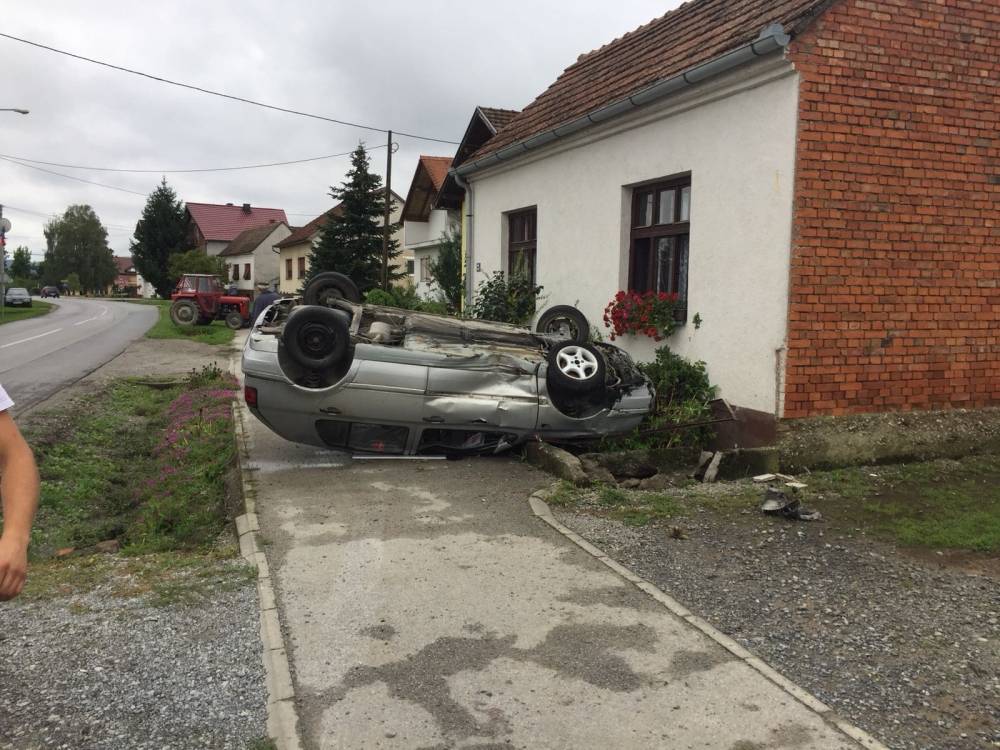 Bizarna prometna nesreća u Mihaljevcima: Prevrnuo se autom na krov, skinuo tablice i pobjegao!