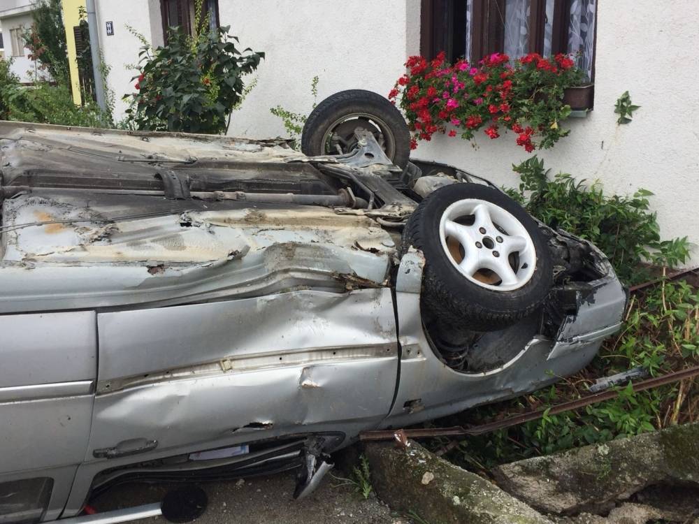 Bizarna prometna nesreća u Mihaljevcima: Prevrnuo se autom na krov, skinuo tablice i pobjegao!