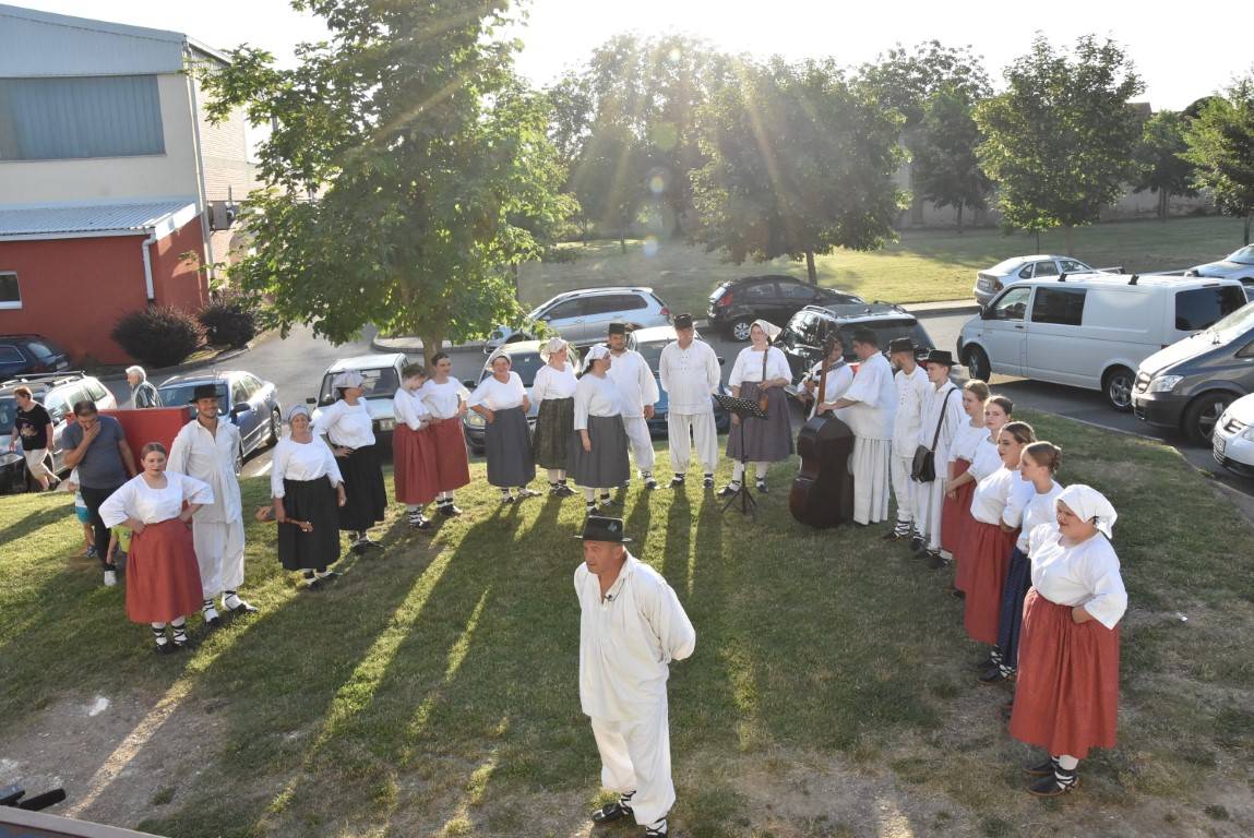 FOTO: Šokački običaji- pudarenje u Kaptolu