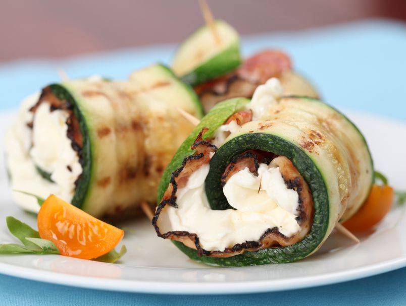 Iznenadite ekipu: Recept za prefine rolice od tikvica, sira i slanine