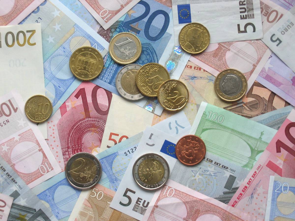 UVOĐENJE EURA: Gdje će se i do kada besplatno moći zamijeniti kune u euro?