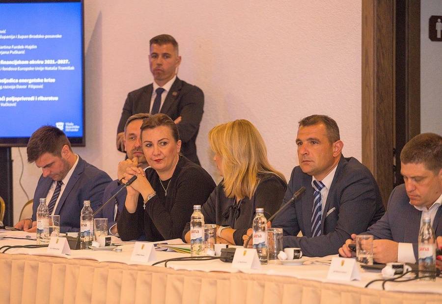 Sastanak Vlade sa županima, predstavnicima Udruge gradova i Udruge općina u Slunju