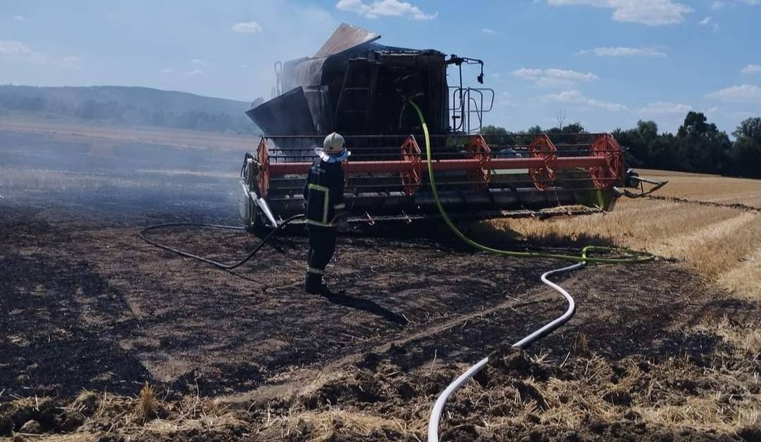 Kod Pleternice izgorio kombajn i 2 hektara žita