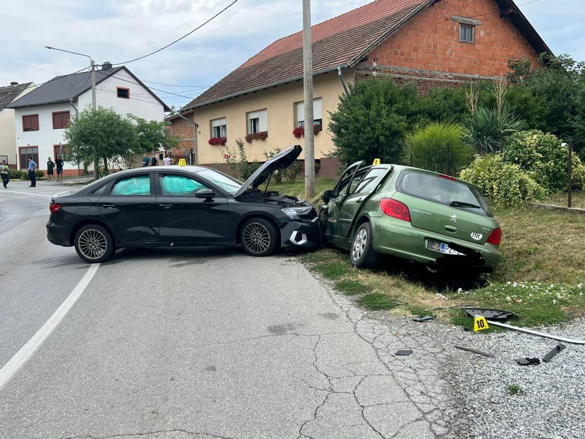 U jučerašnjoj prometnoj nesreći u Jakšiću 36-godišnjak teže ozlijeđen, a 22-godišnjak lakše 