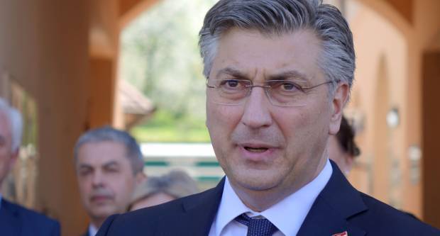 Plenković na sjednici vlade: Sa Stožerom ćemo vidjeti koje mjere su u planu