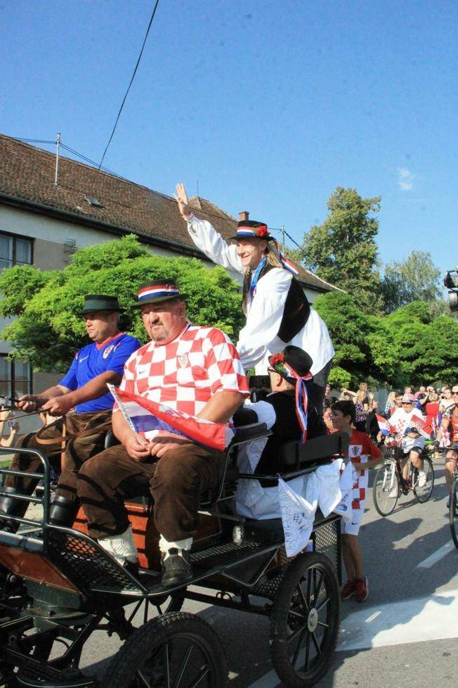 Šokačka nošnja i Vidin bećarac za Domagoja