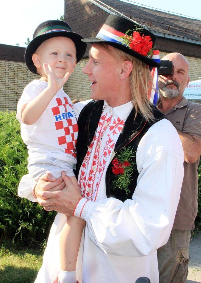 Šokačka nošnja i Vidin bećarac za Domagoja