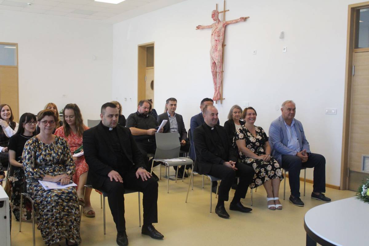 Caritas Požeške biskupije predstavio ciljeve i aktivnosti projekta ʺPro Vita et Familiaʺ