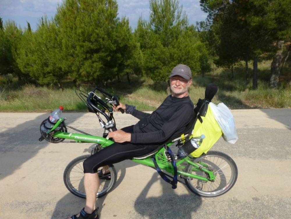 Ovaj čovjek na ʺležećkiʺ putuje Europom, a mogli ste ga sresti u Lipiku