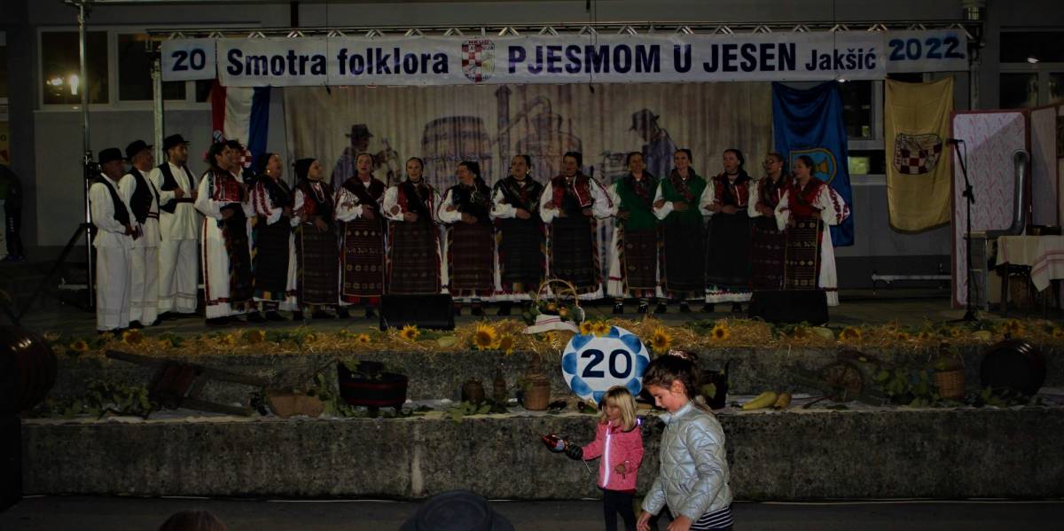ʺPJESMOM U JESEN 2022.ʺ: Održana 20. jubilarna Smotra folklora u Jakšiću
