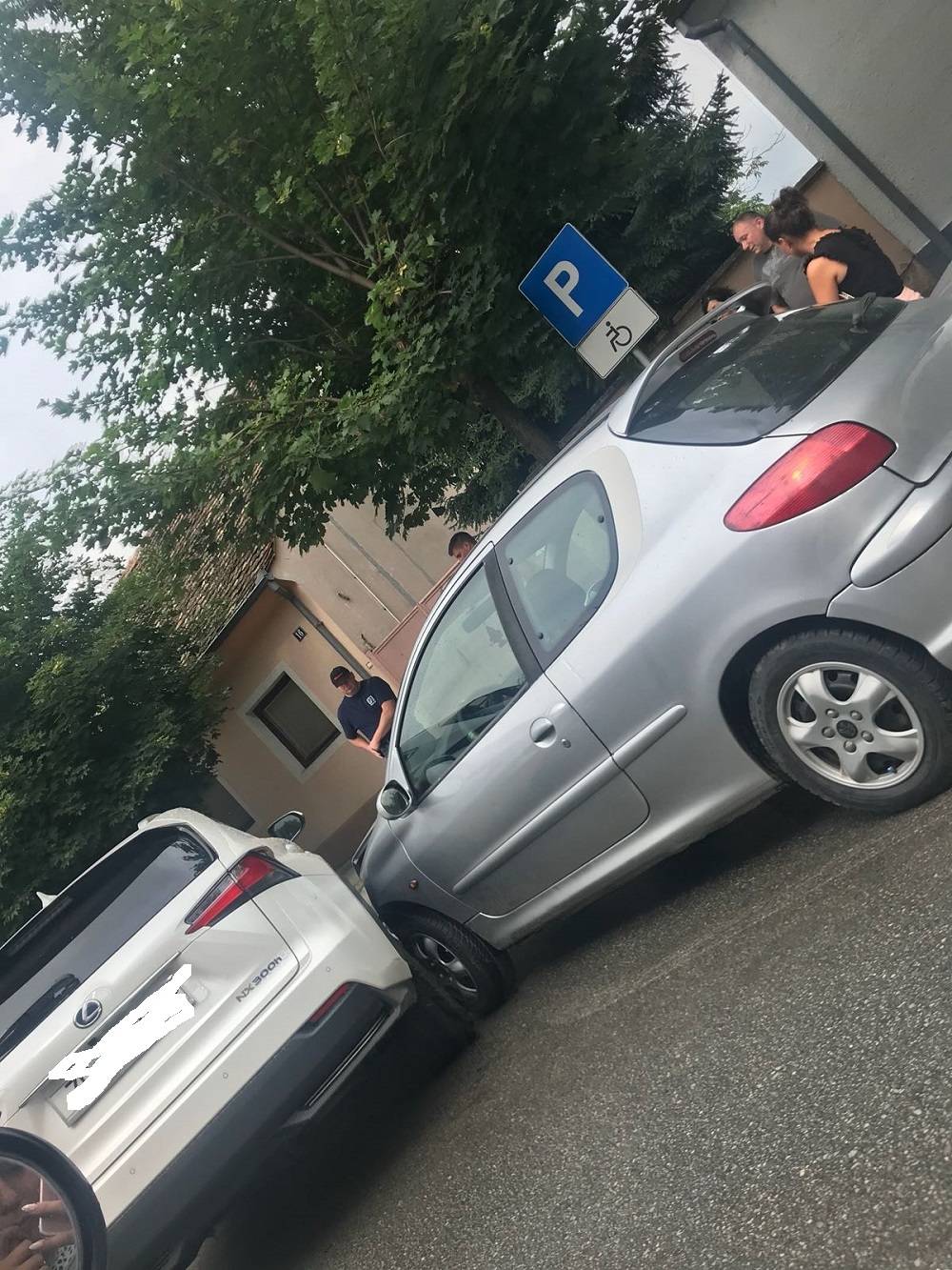 Prometna nesreća između dva osobna automobila u Požegi