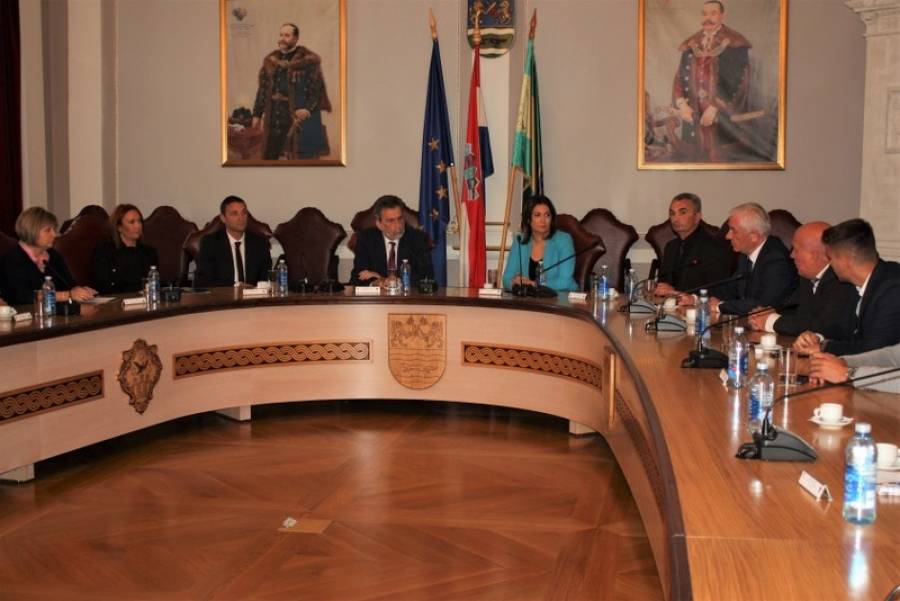 Županica Antonija Jozić zajedno s gradonačelnicima i načelnicima održala radni sastanak s ministrom znanosti i obrazovanja Radovanom Fuchsom