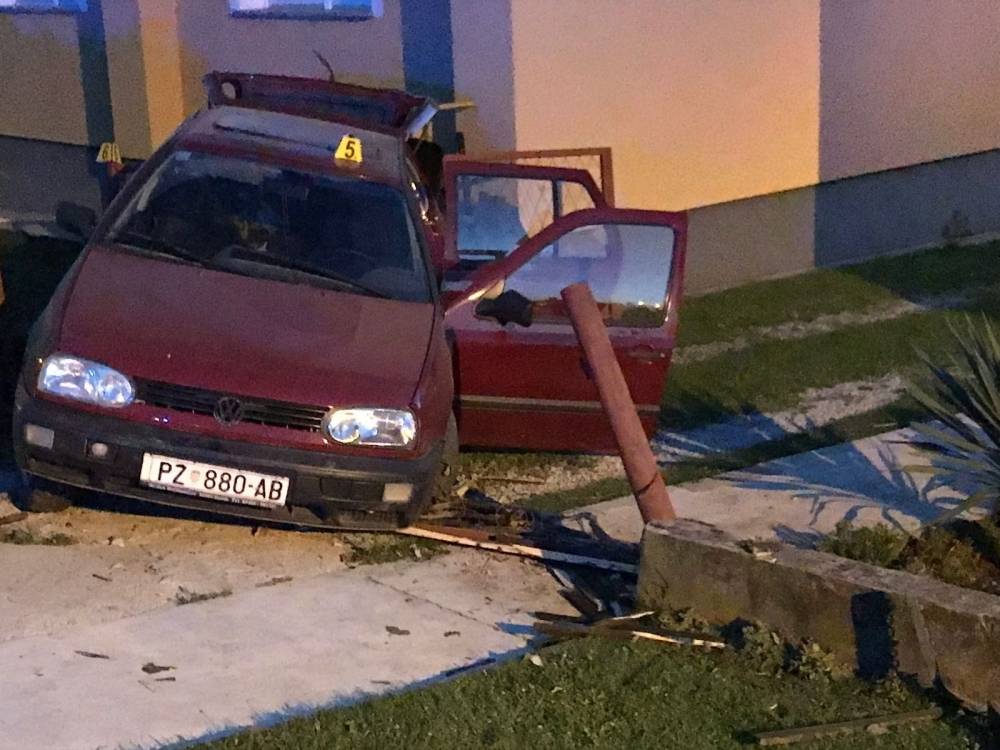 Za jučerašnju prometnu u N. Mihaljevcima kriv 19-godišnji pijani vozač 