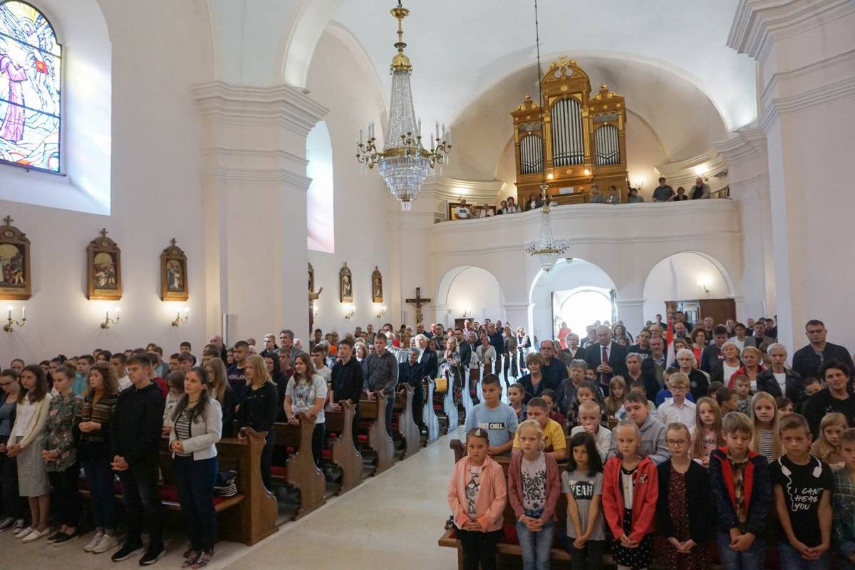 Biskup Škvorčević predvodio spomen 80. obljetnice stradanja ljudi i razaranja mjesta Španovica u pakračkoj župnoj crkvi