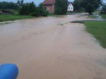 Zbog obilne kiše, poplave prijete obiteljskim kućama u N. Bešincima: ʺMi ovako više ne možemo živjeti!ʺ